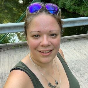 Meet your Posher, Angie